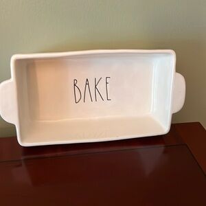 Rae Dunn loaf cake dish for baking. Excellent condition, never used!